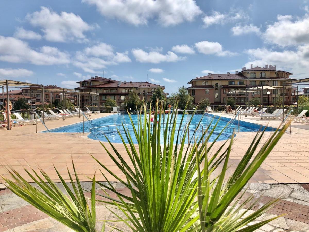 Sorrento - Menada Apartments Sveti Vlas Eksteriør bilde