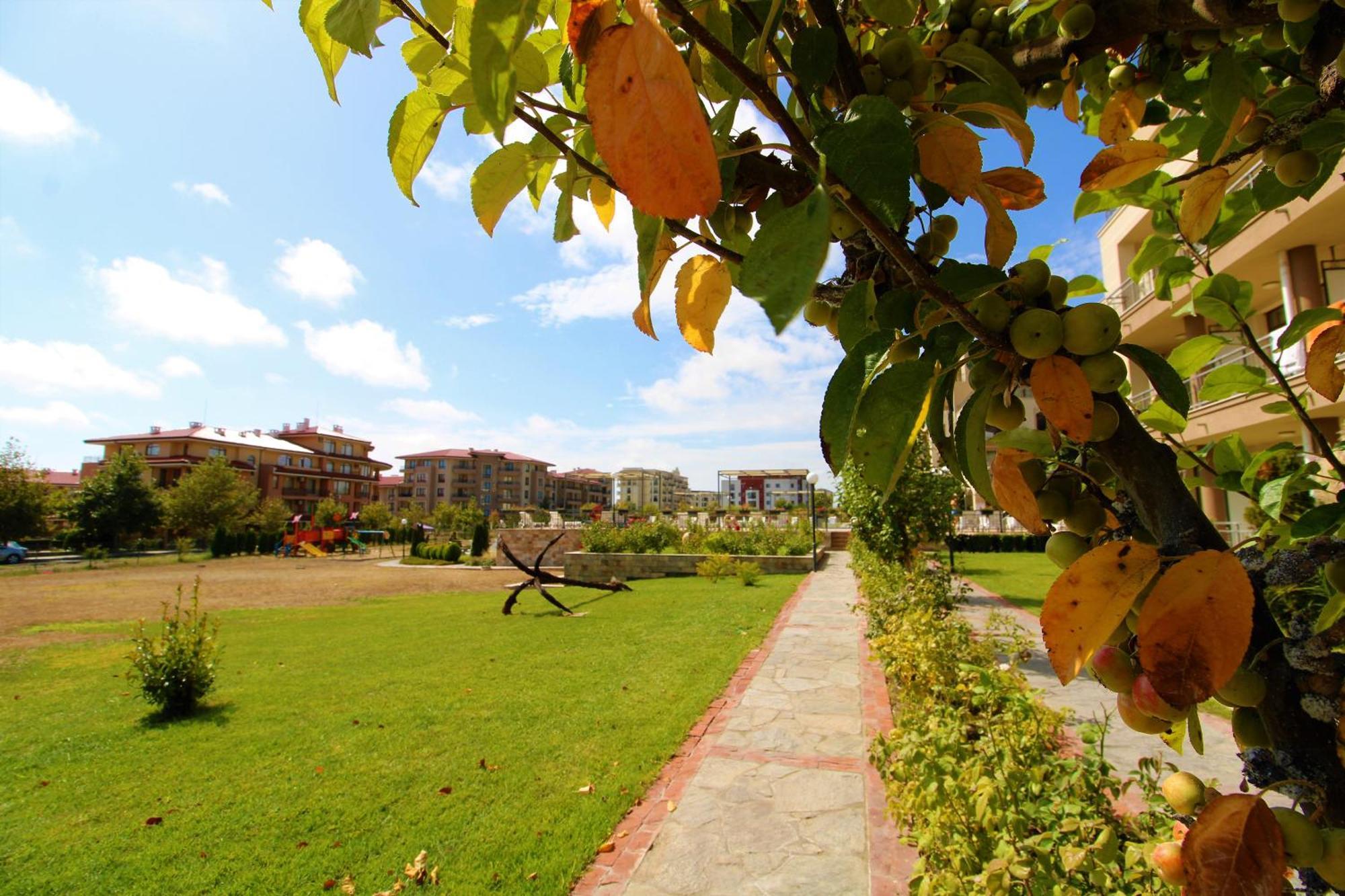 Sorrento - Menada Apartments Sveti Vlas Eksteriør bilde