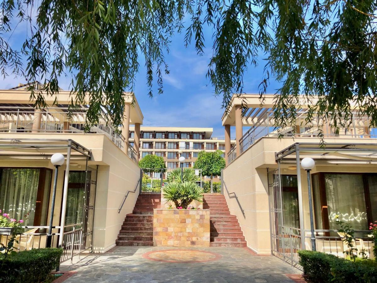 Sorrento - Menada Apartments Sveti Vlas Eksteriør bilde