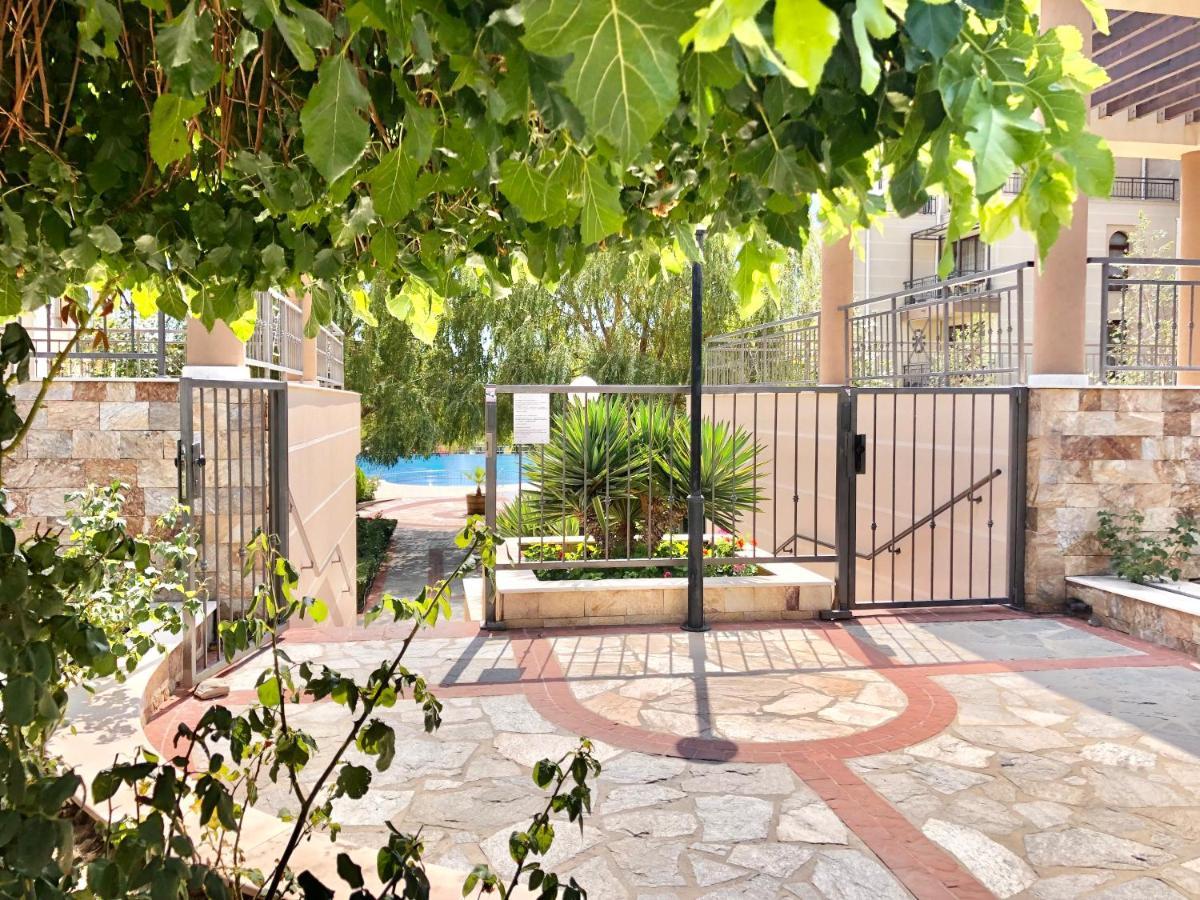 Sorrento - Menada Apartments Sveti Vlas Eksteriør bilde