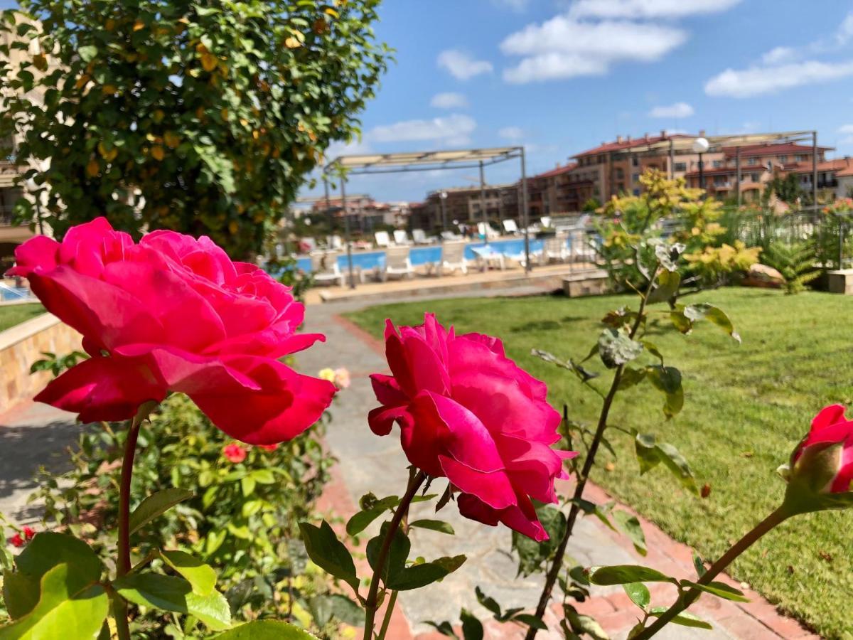 Sorrento - Menada Apartments Sveti Vlas Eksteriør bilde