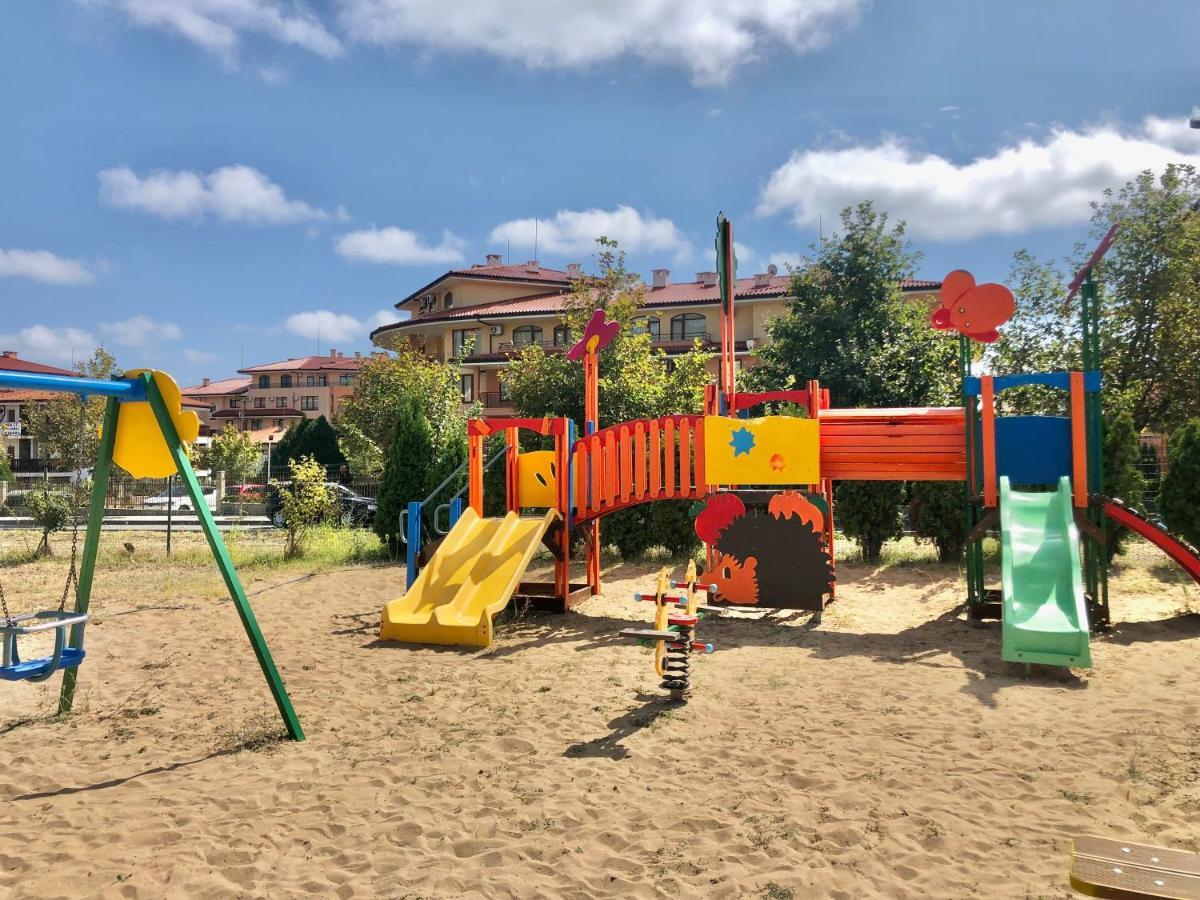 Sorrento - Menada Apartments Sveti Vlas Eksteriør bilde