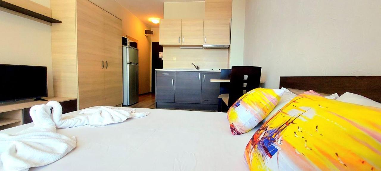 Sorrento - Menada Apartments Sveti Vlas Eksteriør bilde