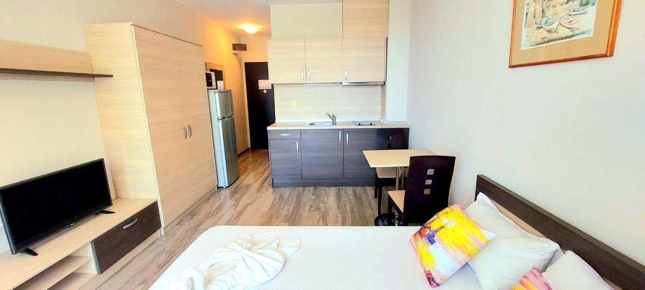 Sorrento - Menada Apartments Sveti Vlas Eksteriør bilde