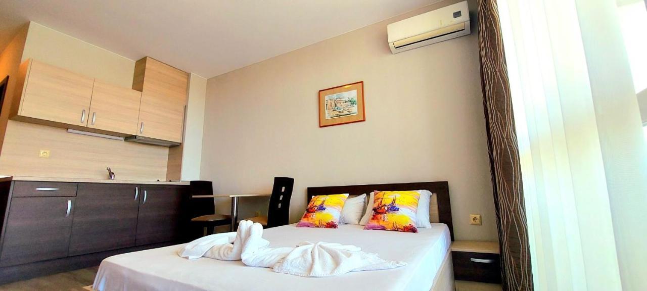 Sorrento - Menada Apartments Sveti Vlas Eksteriør bilde